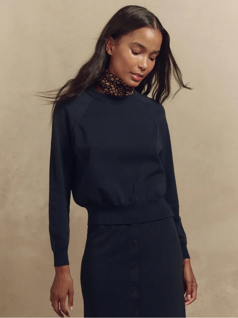 THE GREAT. DARK NAVY CREW NECK RAGLAN SLEEVE PULLOVER COTTON SWEATER